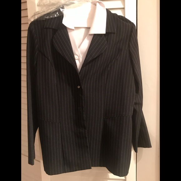 Ladies pinstripe pant suit - Picture 1 of 3